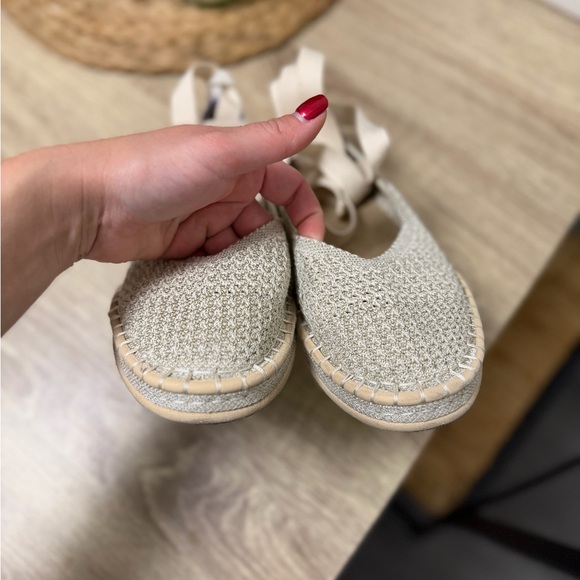 Rothy’s 7.5 Woven Lace-Up Espadrille Flats in Beige - Picture 2 of 4